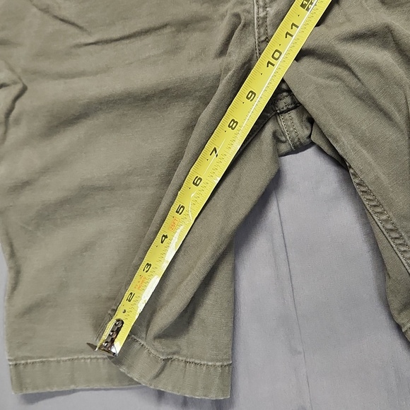 Carhartt Relaxed Fit Short 34x9 inseam - Picture 2 of 4